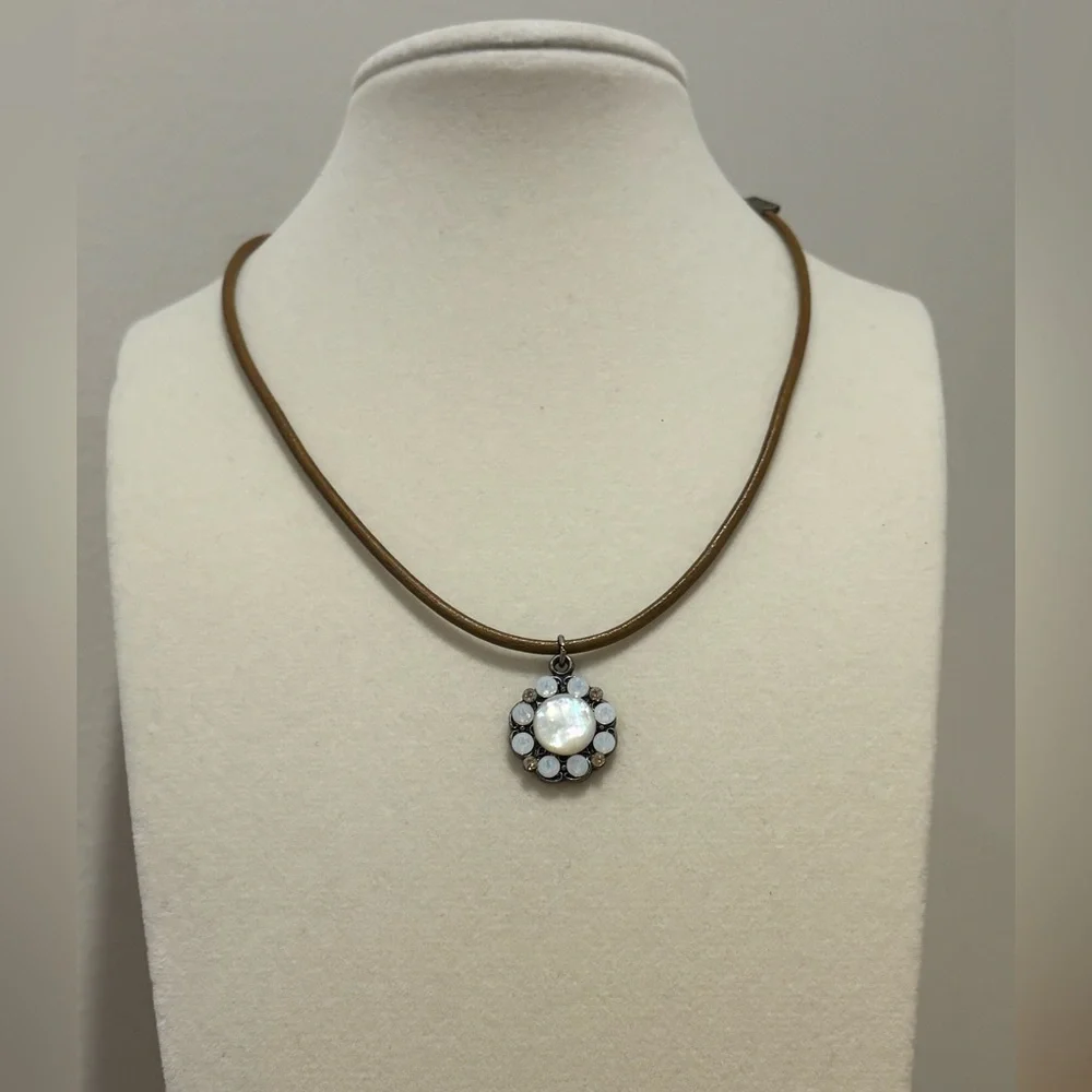 NECKLACE WITH FAUX LEATHER ROPE - Picture 2 of 3